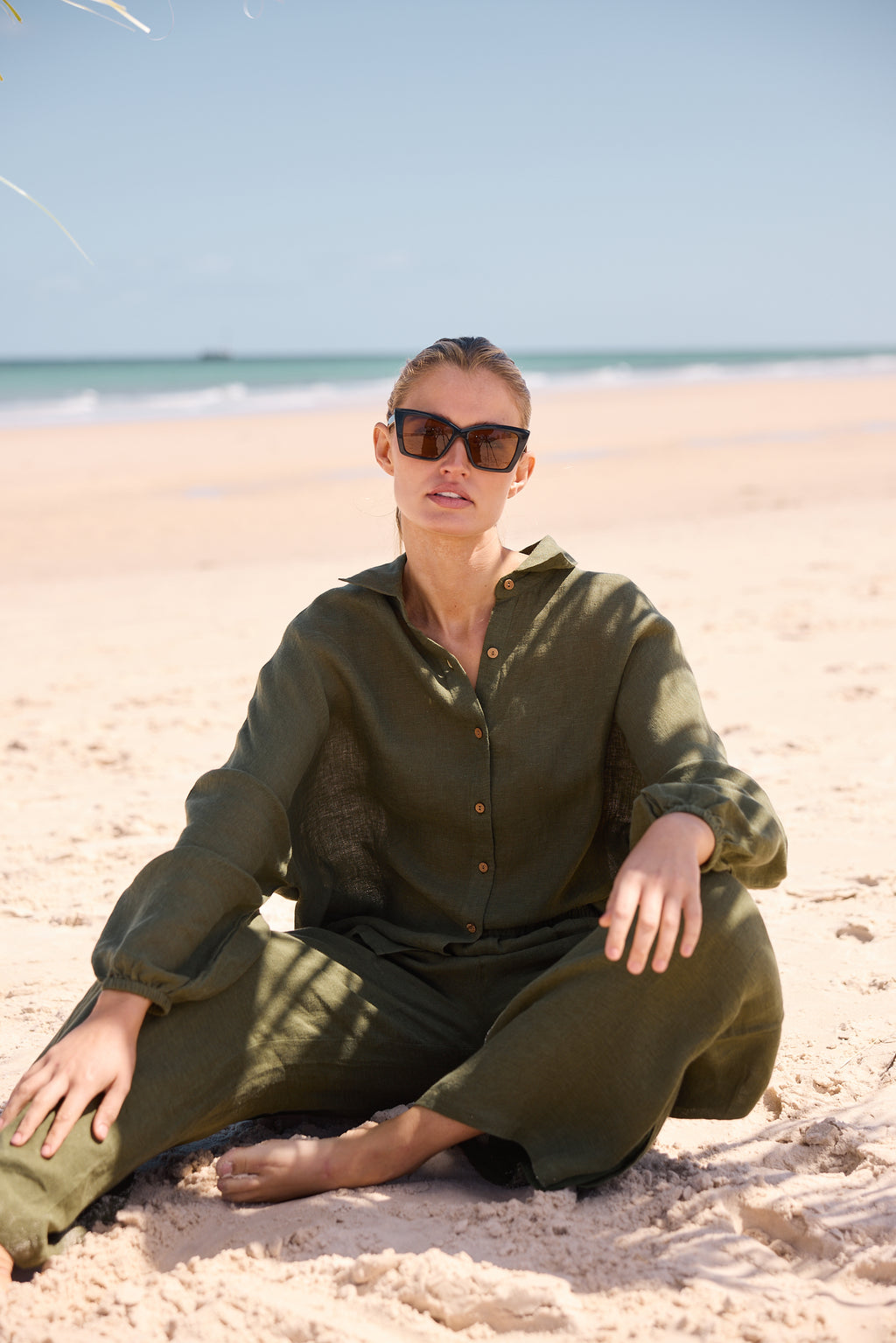 Holiday Cliffside Shirt - Olive, White, Red